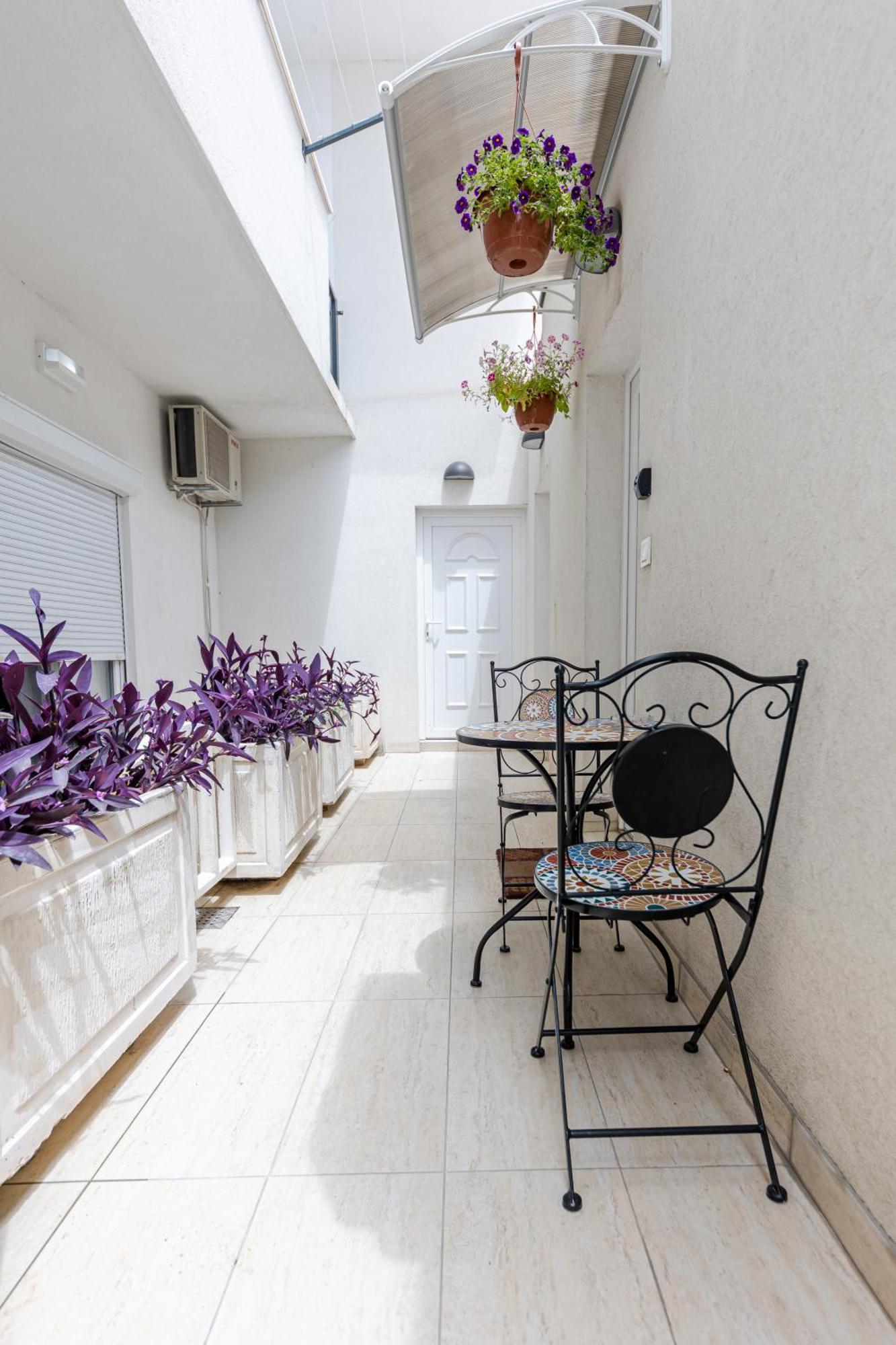 House Niko M With 6 Apartments Split Exterior foto